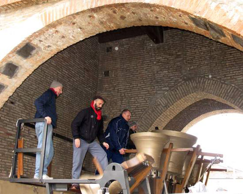 campane porta ferrara